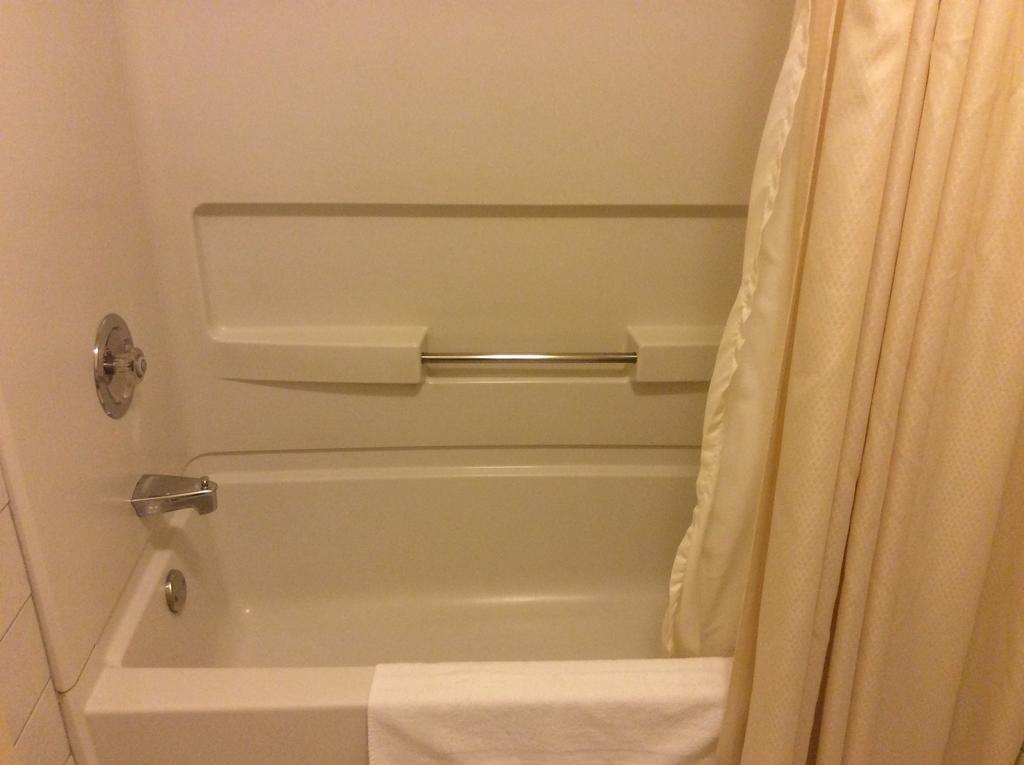 Hotel Travelodge By Wyndham Victoriaville Kamer foto