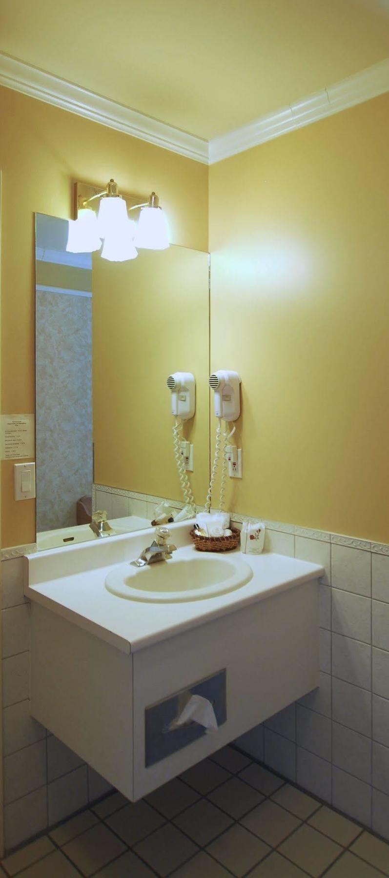 Hotel Travelodge By Wyndham Victoriaville Buitenkant foto